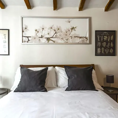 Hostly - La Spina Apartment *